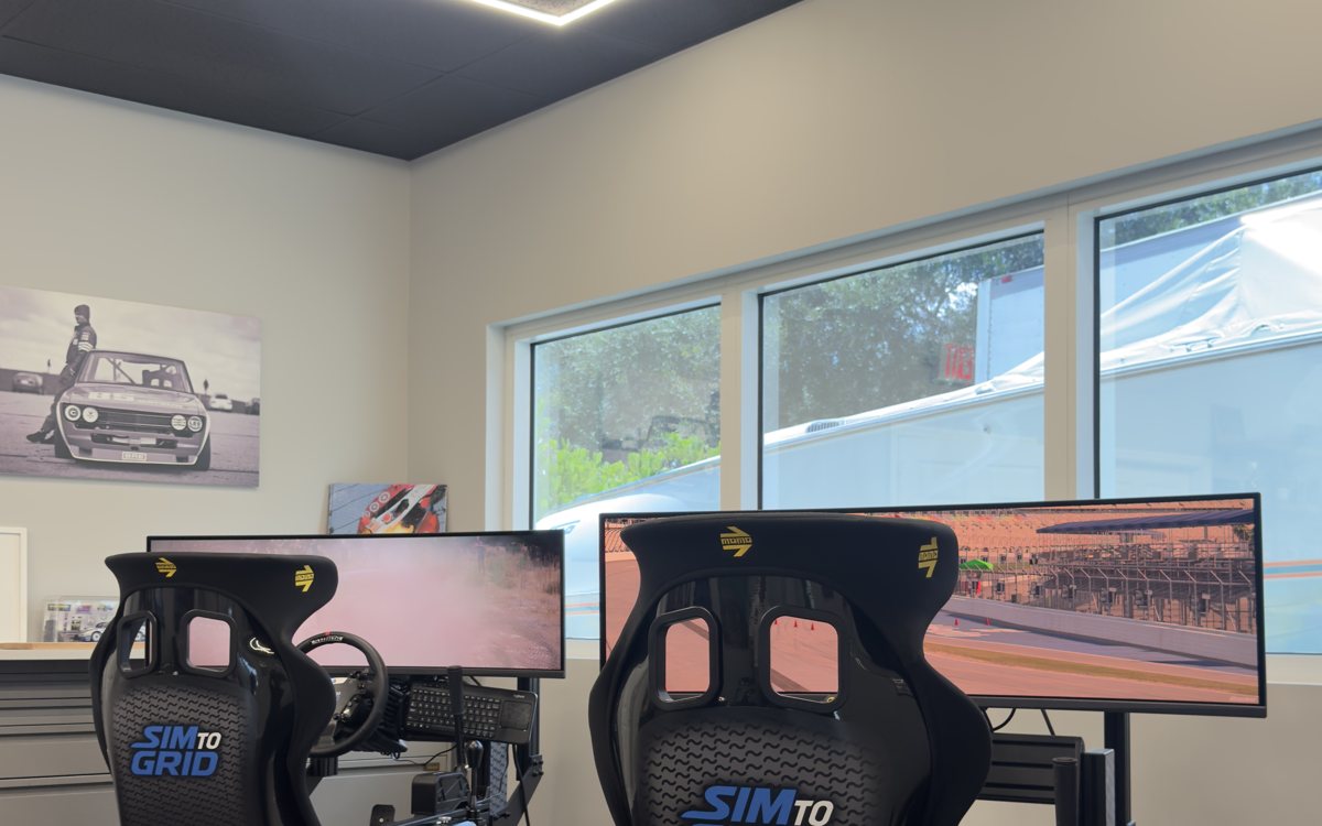 Professional racing simulator rig with triple screens